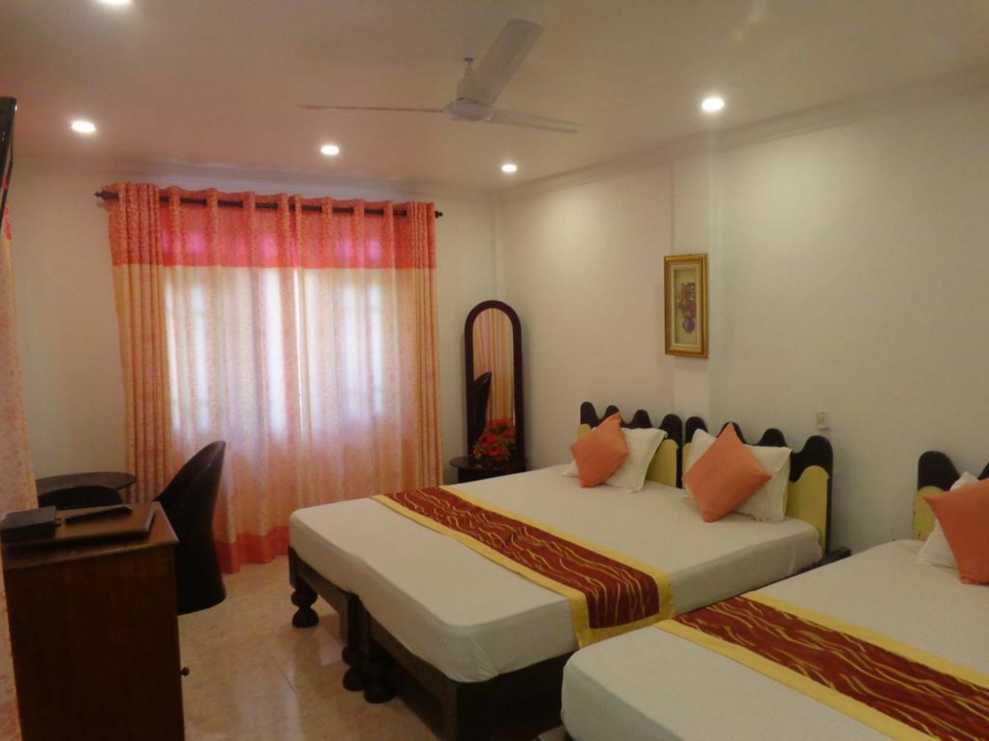 Oak Wood Inn Kandy Exterior foto